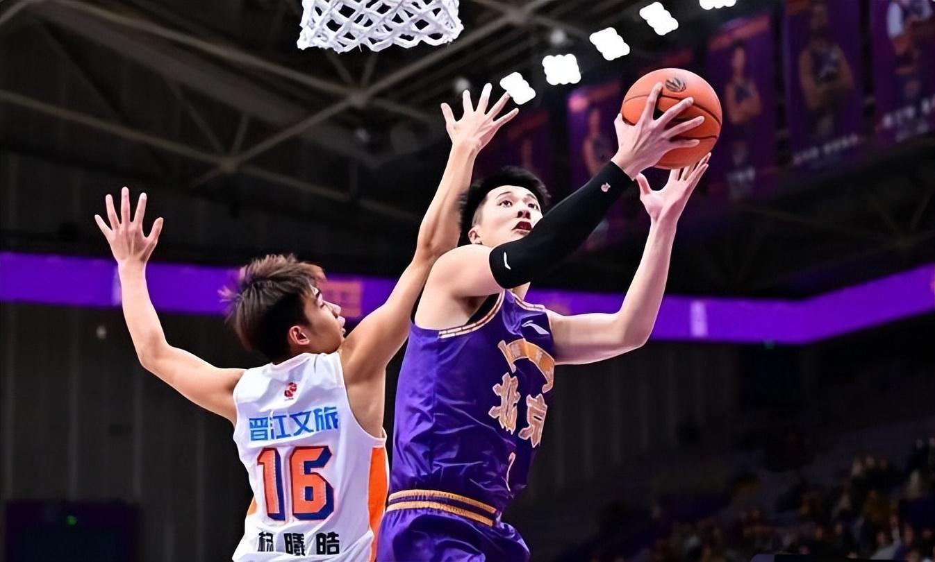 领先20多分被逼平，曾凌铉三分球9投9中没人防，这事不怪张庆鹏